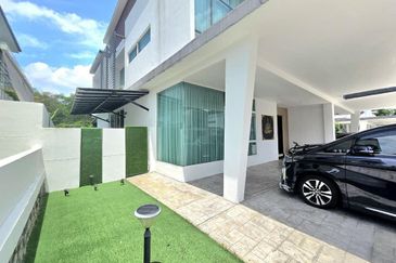 Fully Renovated 2 Storey Semi D Garden Residence Evergreen