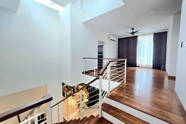 Fully Renovated 2 Storey Semi D Garden Residence Evergreen