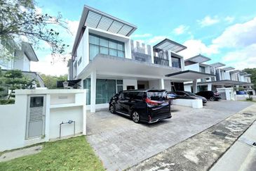Fully Renovated 2 Storey Semi D Garden Residence Evergreen
