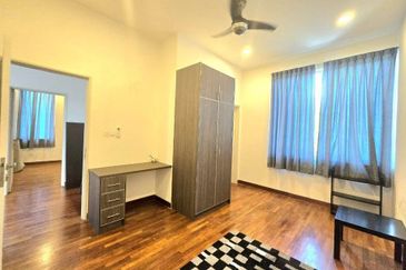 Fully Renovated 2 Storey Semi D Garden Residence Evergreen