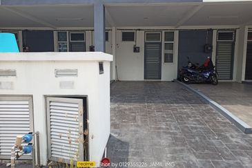 Persiaran Puncak Alam 1 