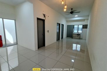 Persiaran Puncak Alam 1 