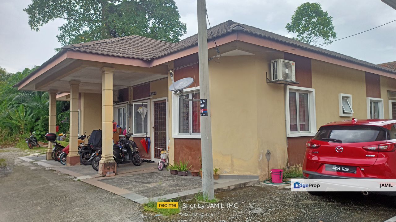 LOT BANGLO KAMPUNG TENGAH USJ DAN 4 UNIT TERES SETINGKAT UNTUK DIJUAL, Selangor, Puchong