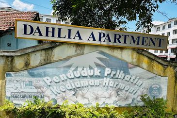 Dahlia Apartment, Putra Perdana