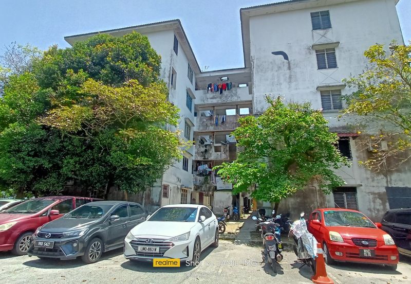 Dahlia Apartment, Putra Perdana