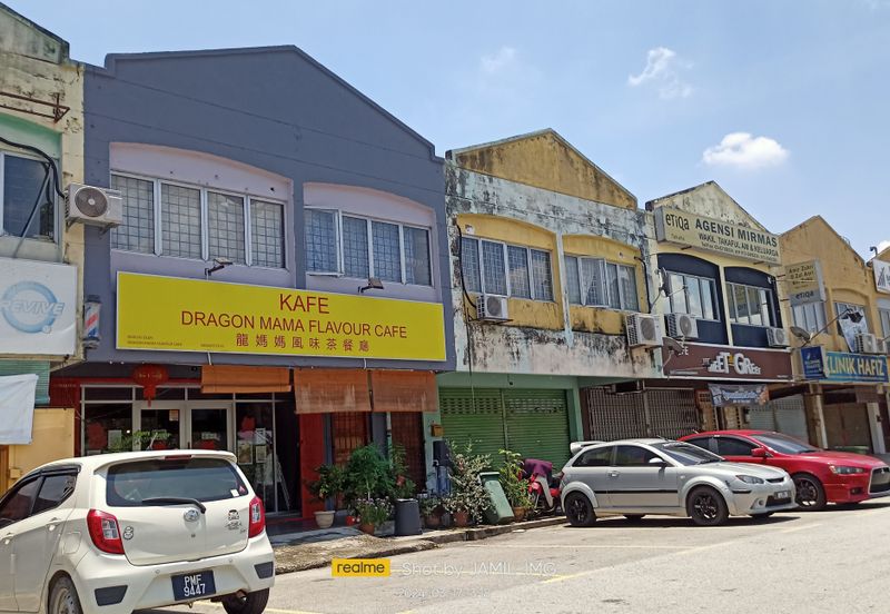 Dahlia Apartment, Putra Perdana