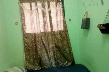 Dahlia Apartment, Putra Perdana