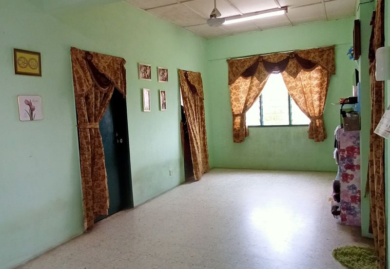 Dahlia Apartment, Putra Perdana