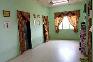 Dahlia Apartment, Putra Perdana