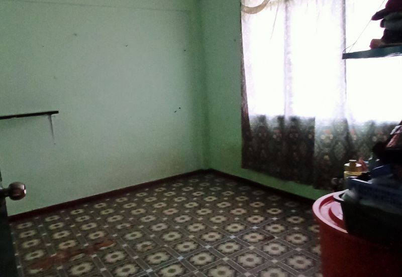 Dahlia Apartment, Putra Perdana