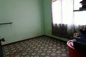 Dahlia Apartment, Putra Perdana