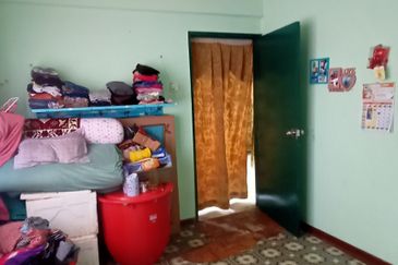 Dahlia Apartment, Putra Perdana