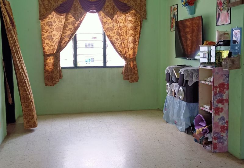 Dahlia Apartment, Putra Perdana