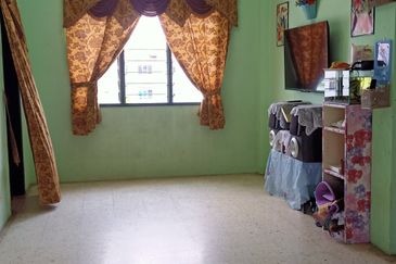 Dahlia Apartment, Putra Perdana