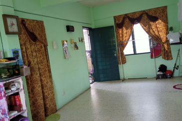 Dahlia Apartment, Putra Perdana