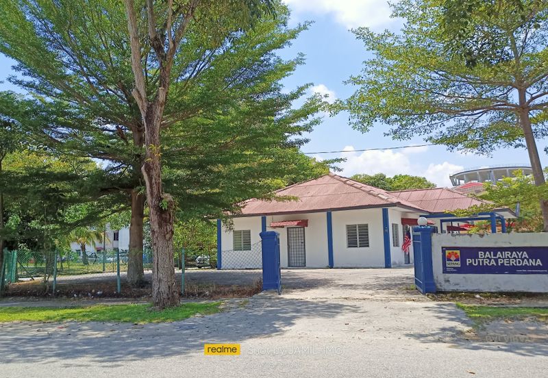 Dahlia Apartment, Putra Perdana