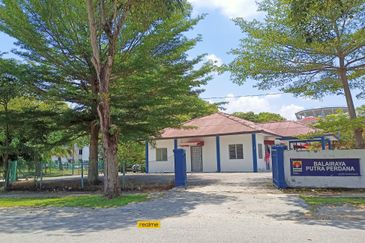 Dahlia Apartment, Putra Perdana