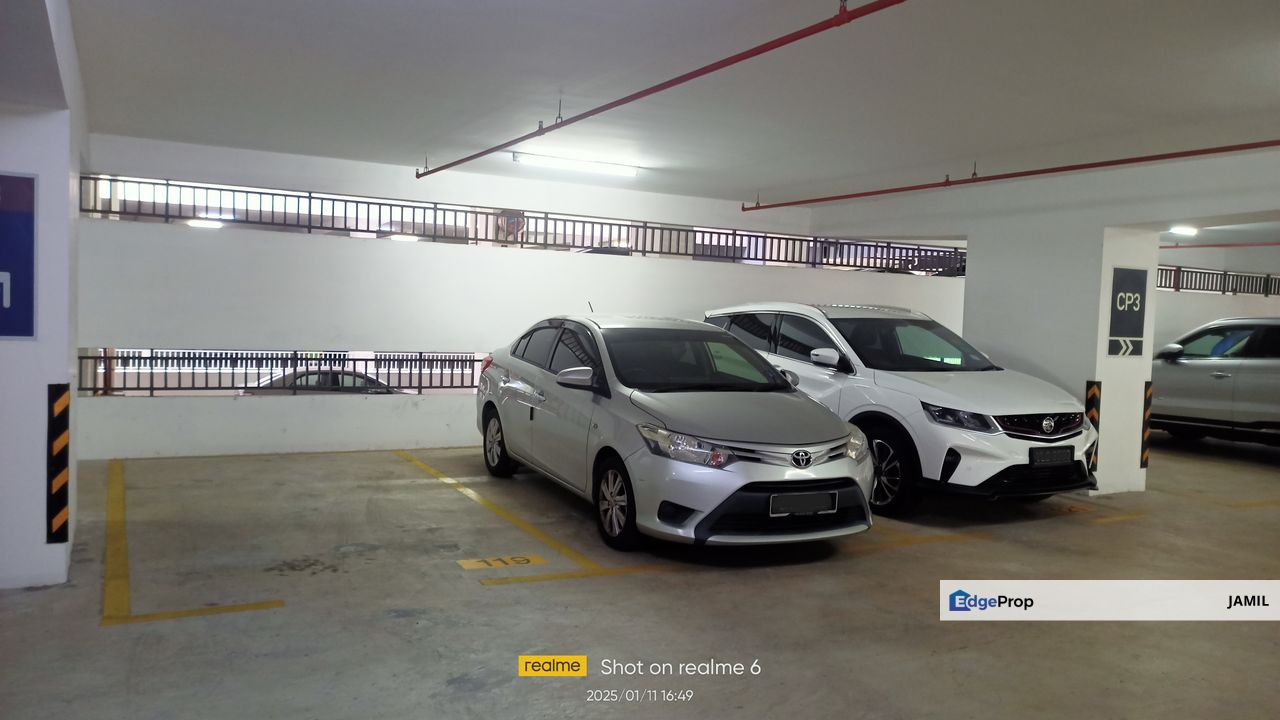 TAMAN EQUINE SRI KEMBANGAN LEVEL 8 GALLERIA 2 SELLING PARTIAL FURNISHED, Selangor, Seri Kembangan