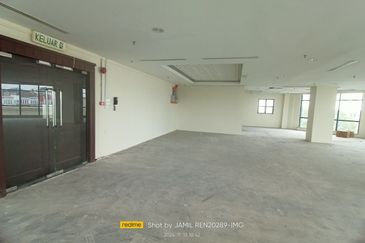 CORPORATE OFFICE @ WISMA NAIM KUCHING FOR SALE
