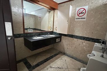 CORPORATE OFFICE @ WISMA NAIM KUCHING FOR SALE