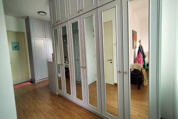 Lake Point Residence