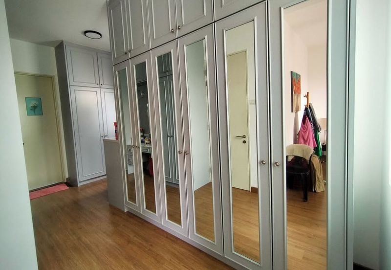 Lake Point Residence