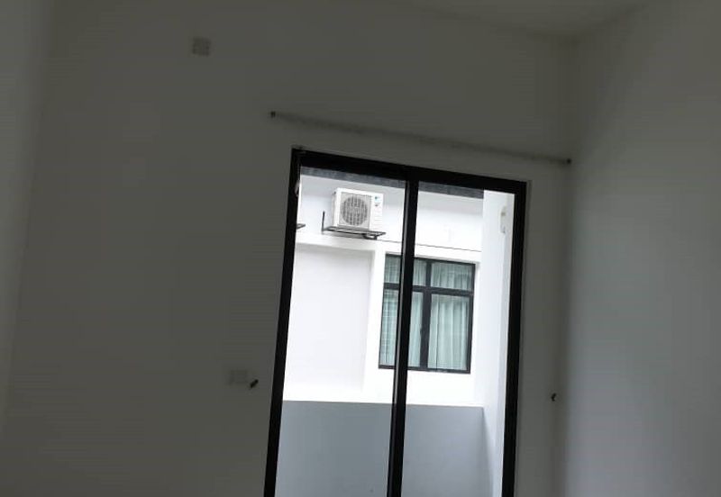 Cradleton @ Eco Majestic