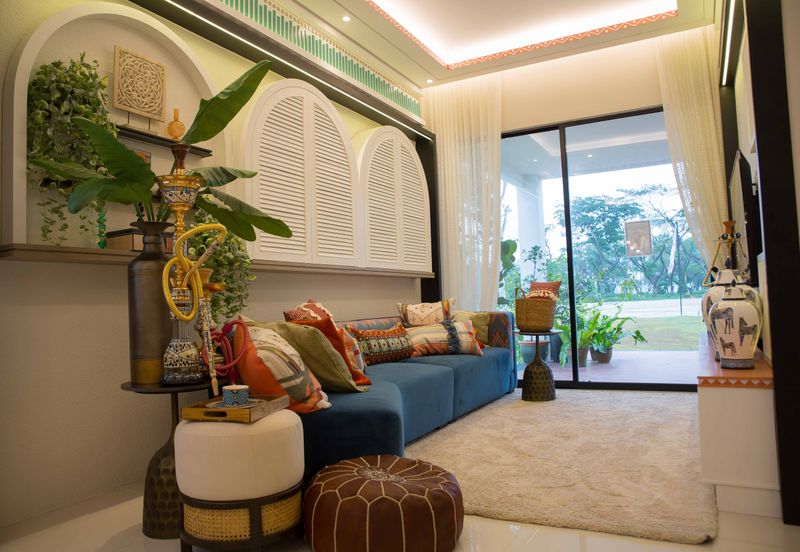 THE LAKESIDE RESIDENCE