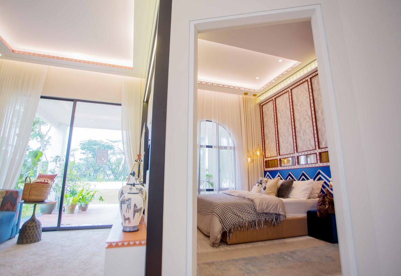 THE LAKESIDE RESIDENCE