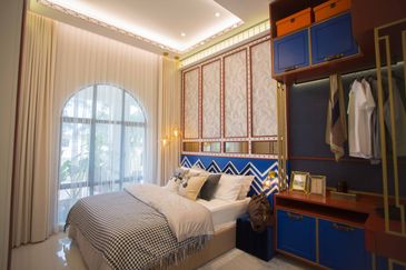 THE LAKESIDE RESIDENCE