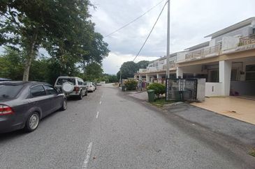 D Camellia Perdana College Heights