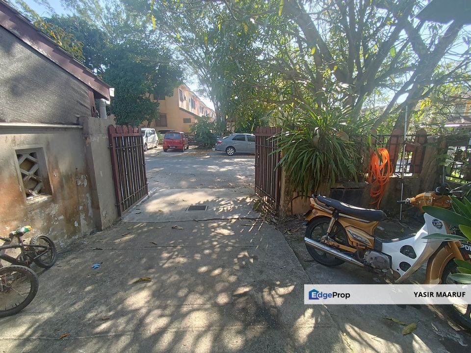 FACING OPEN 20X70 Taman Dahlia Sepang Salak Tinggi , Selangor, Sepang