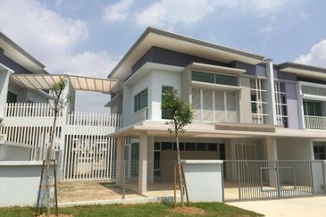 Corner (44 x 75) 2 Storey Chimes Bandar Rimbayu