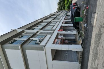 3 Storey (20 x 80) Shopslot Taman Denai Puchong 