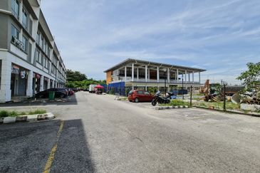 3 Storey (20 x 80) Shopslot Taman Denai Puchong 