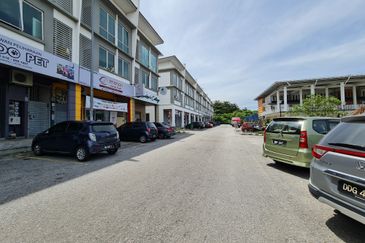 3 Storey (20 x 80) Shopslot Taman Denai Puchong 