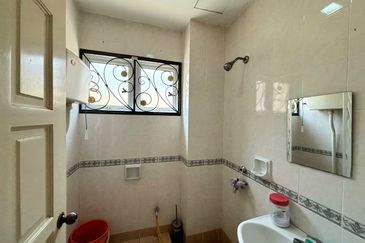 Semi D Corner (70 x 100) Puteri 8 Puteri Puchong