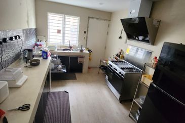 Jalan Putra Prima 3/14