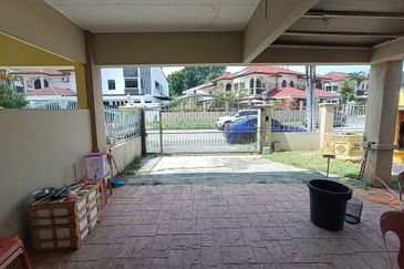 Corner (40 x 75) Puteri 8 Bandar Puteri Puchong