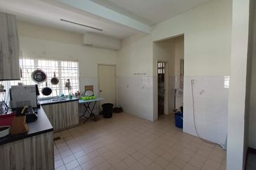 Corner (40 x 75) Puteri 8 Bandar Puteri Puchong