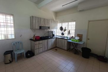 Corner (40 x 75) Puteri 8 Bandar Puteri Puchong