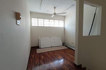 Corner (40 x 75) Puteri 8 Bandar Puteri Puchong