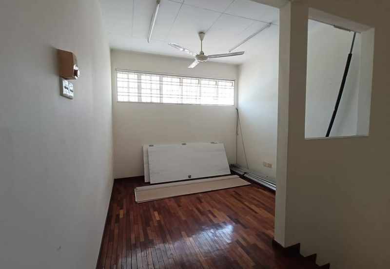 Corner (40 x 75) Puteri 8 Bandar Puteri Puchong