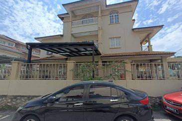 Corner (40 x 75) Puteri 8 Bandar Puteri Puchong