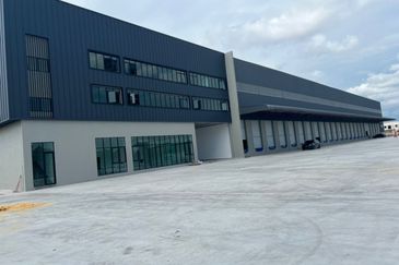 West Port, Pulau Indah