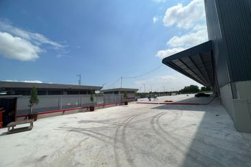 West Port, Pulau Indah