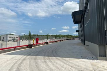 West Port, Pulau Indah