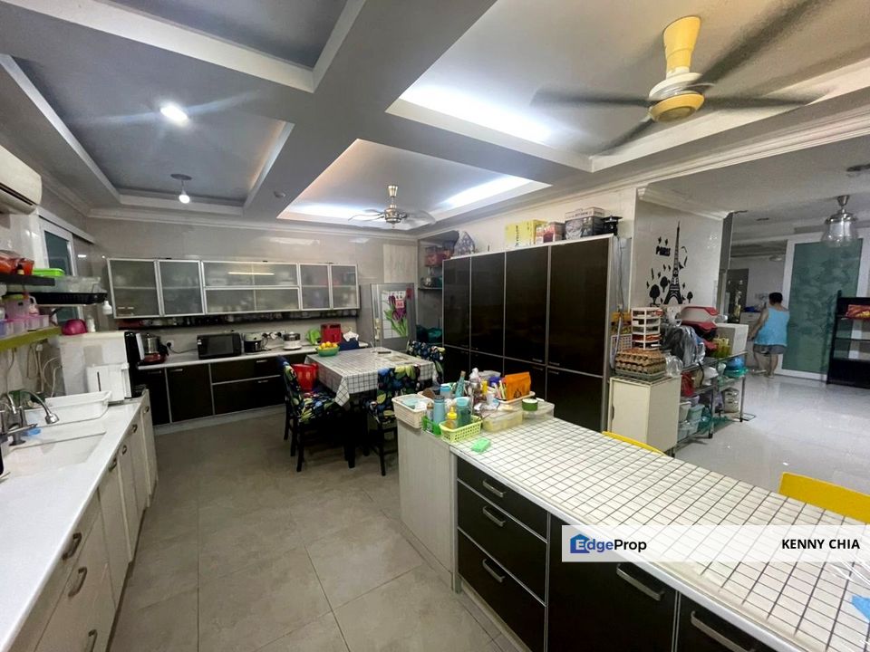 2.5 Storey (22 x 110) Fully Renovated Mutiara Indah Puchong, Selangor, Puchong