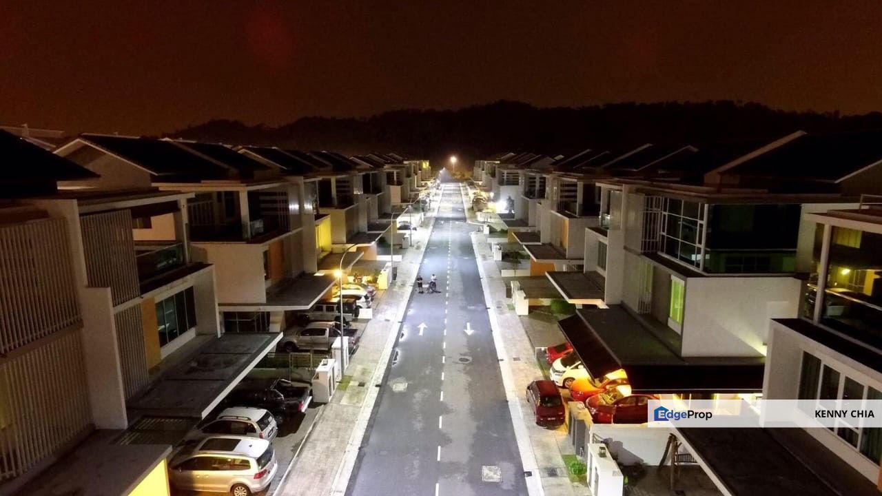 3 Storey Semi Detached Fully Renovated Palmiera Kinrara Residence Puchong, Selangor, Puchong