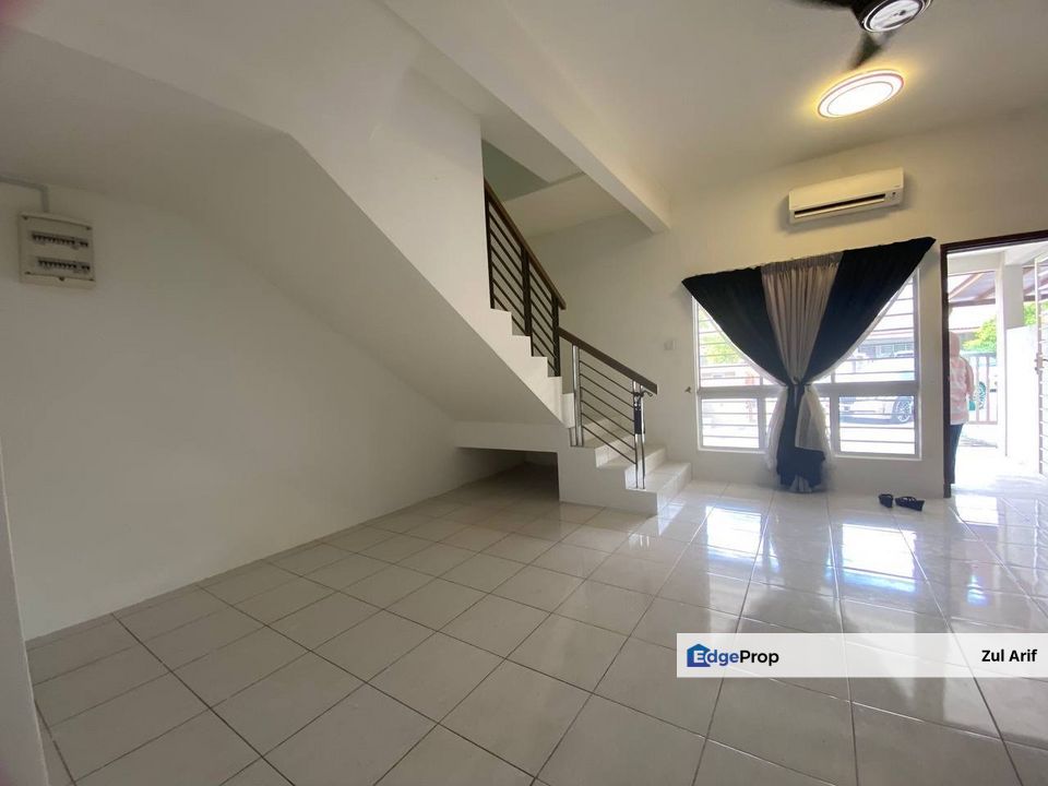 Double Storey Taman Desiran Bayu, Puchong, Selangor, Puchong